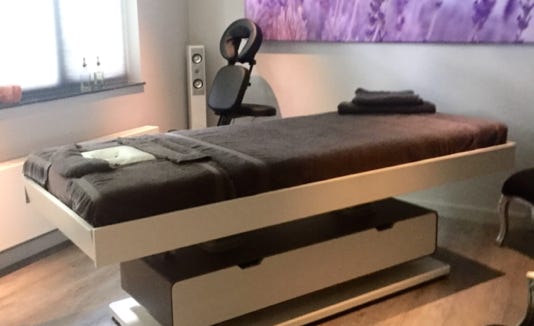 Luxe verwarmde massagebank voor betere ligcomfort en ontspanning. Therapeutische massage