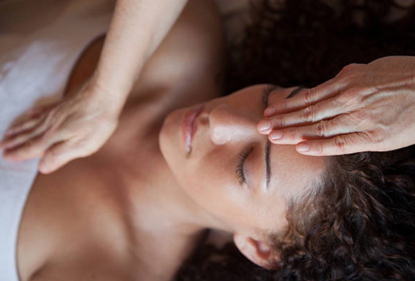 Afbeelding van behandeling met Universal White Time Healing.